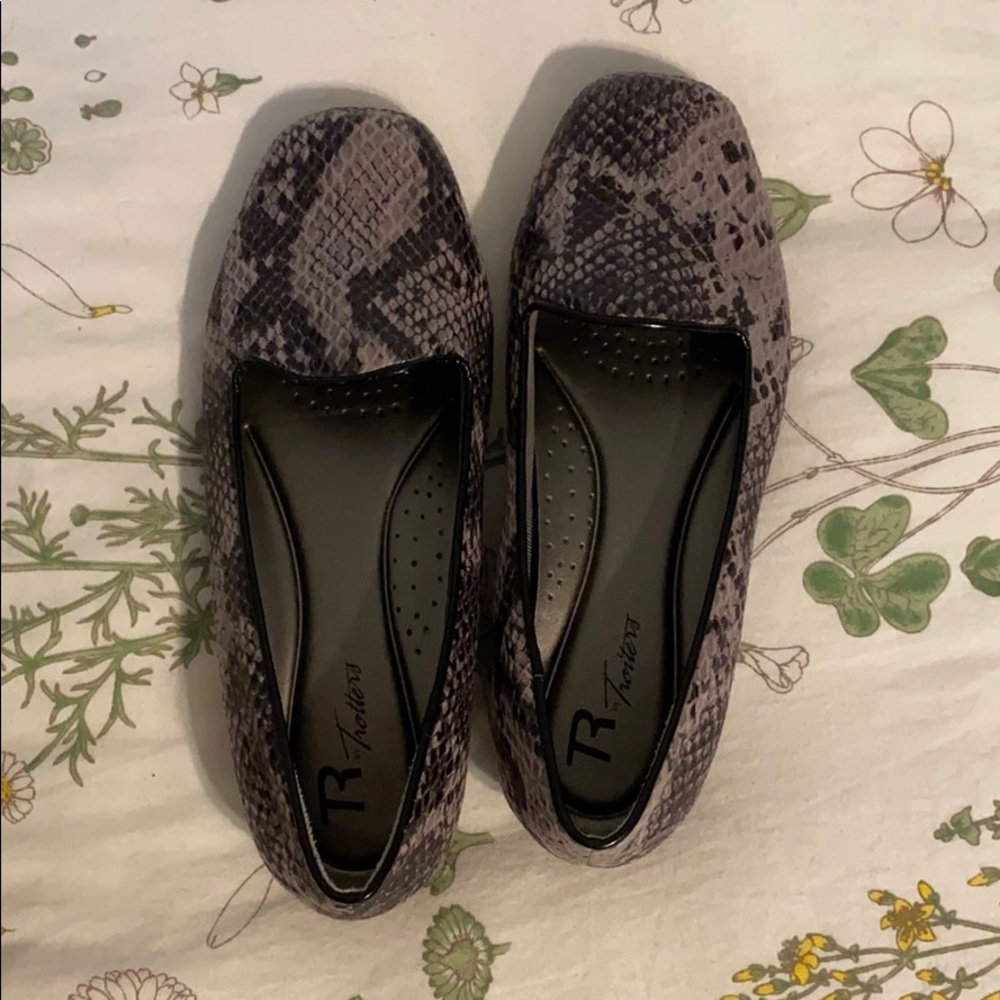Dress flats